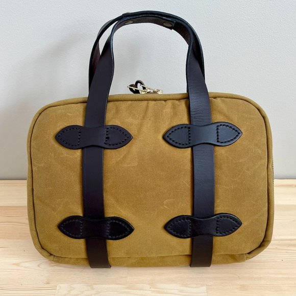 SOLD Filson Tin Cloth Grip Case 70058 for iPad / Tablet / eReader, Dark tan - Picture 2 of 13